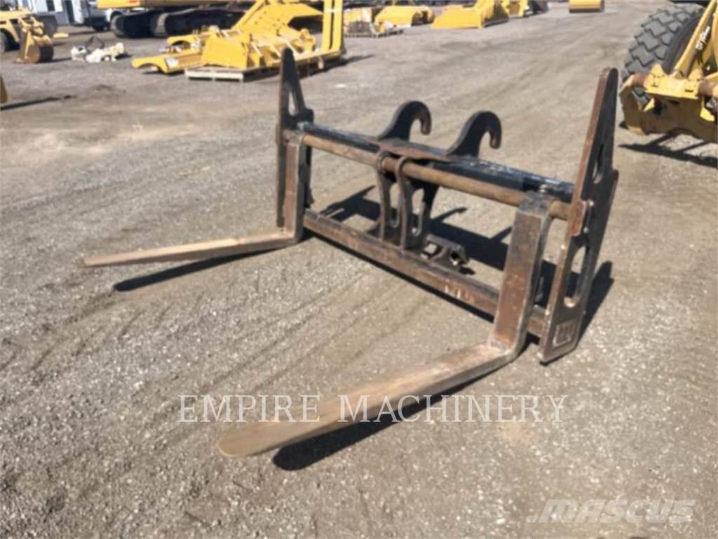 CAT 938M FC FK Forks