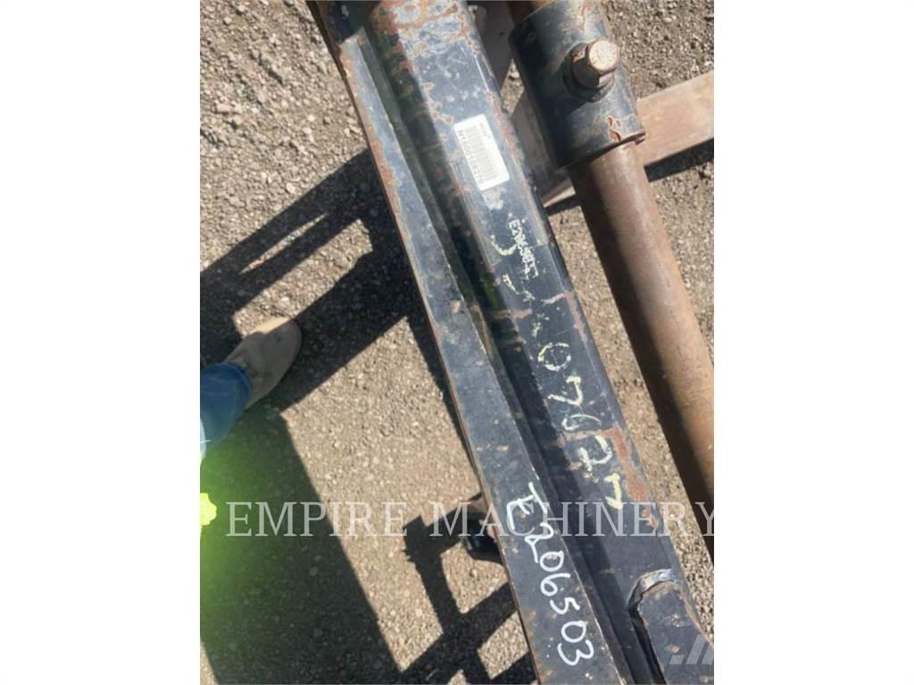 CAT 938M FC FK Forks
