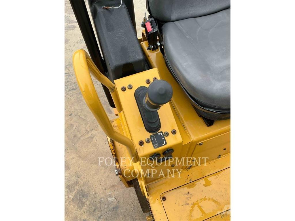 CAT CB1.7-03 Soil compactors