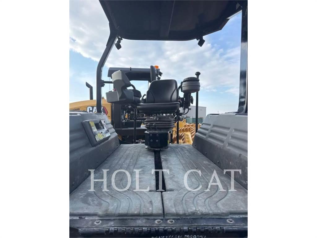 CAT CB10 Single drum rollers