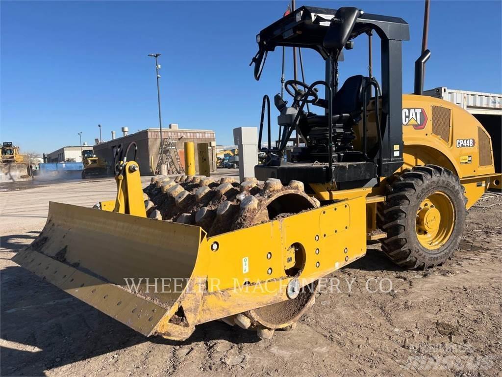 CAT CP44B Single drum rollers