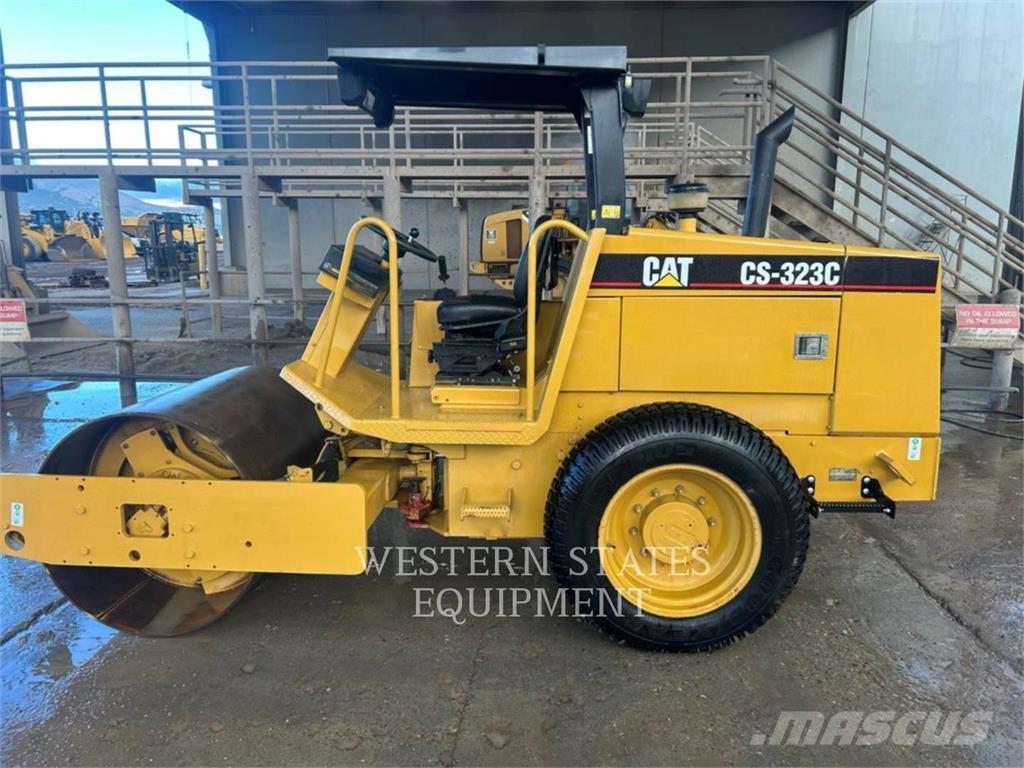 CAT CS-323C Single drum rollers