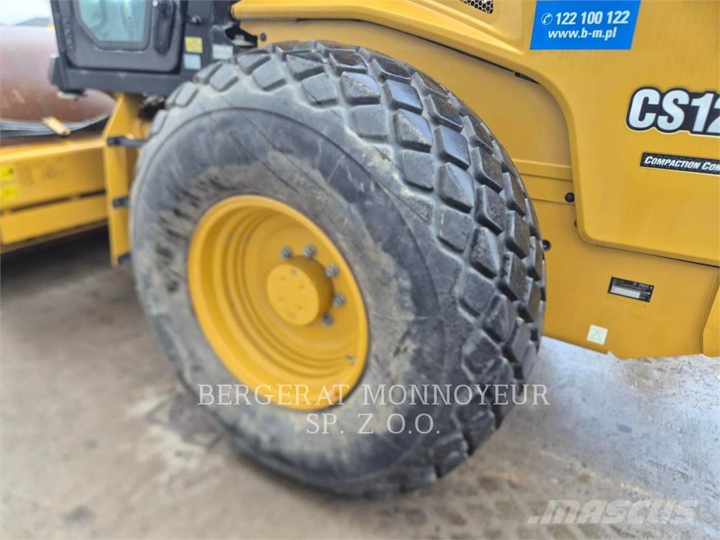 CAT CS12GC Single drum rollers