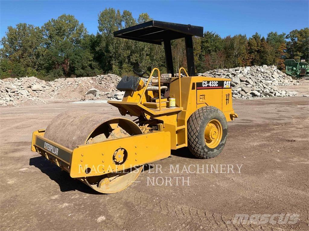 CAT CS433C Single drum rollers
