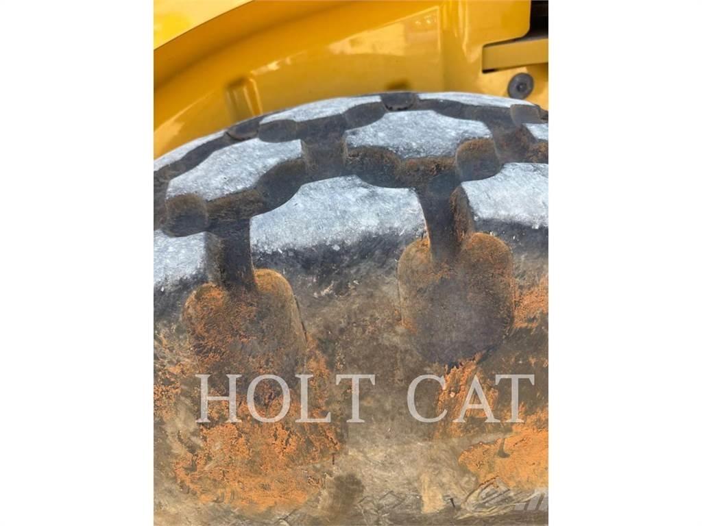 CAT CS64B Single drum rollers