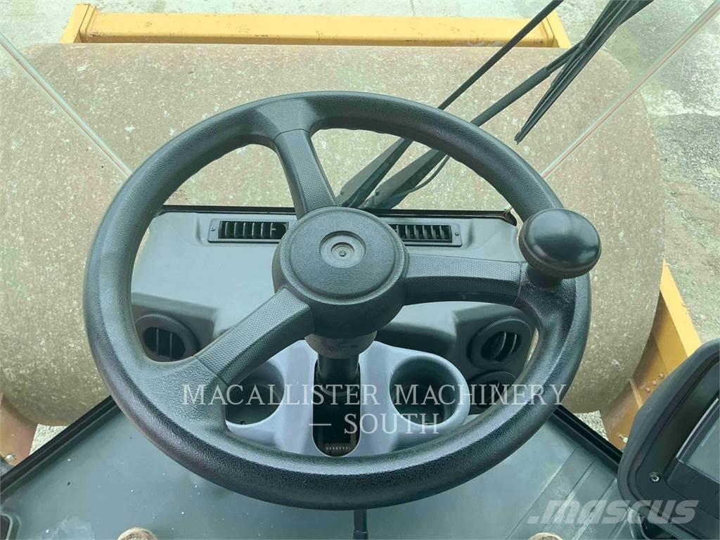 CAT CS64B Single drum rollers
