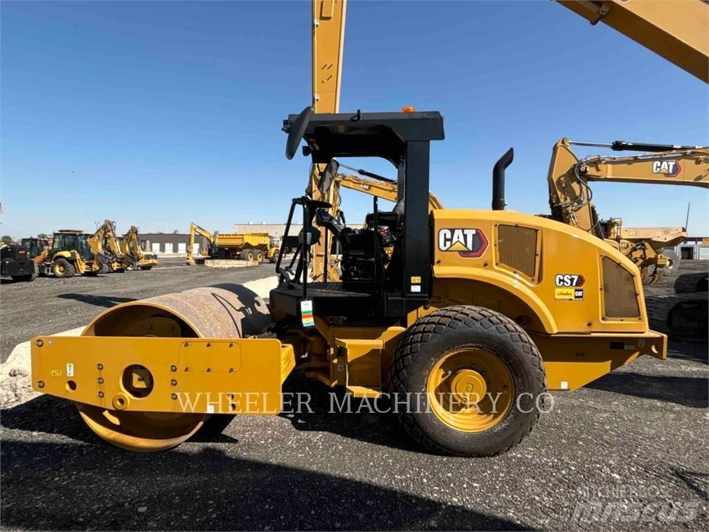 CAT CS7 Single drum rollers