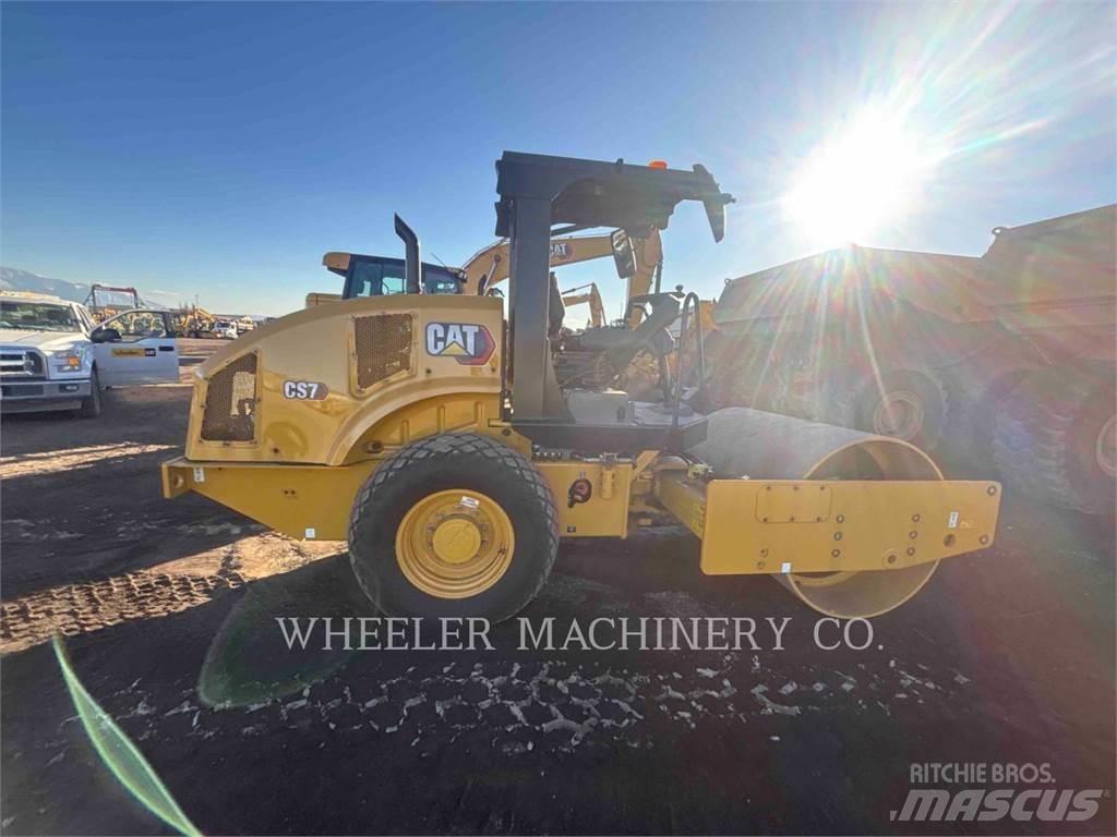 CAT CS7 Single drum rollers