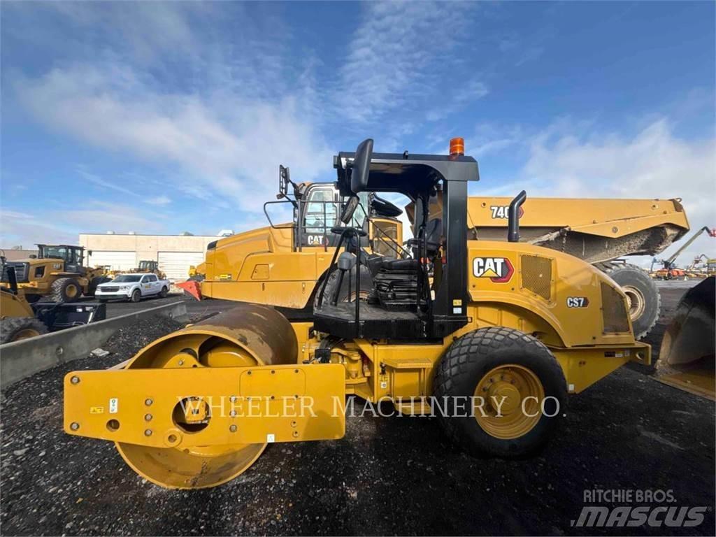 CAT CS7 Single drum rollers
