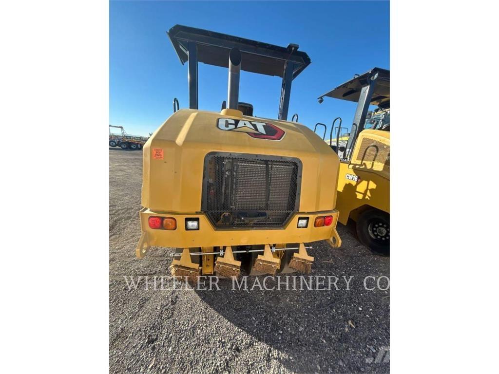 CAT CW16 Pneumatic tired rollers