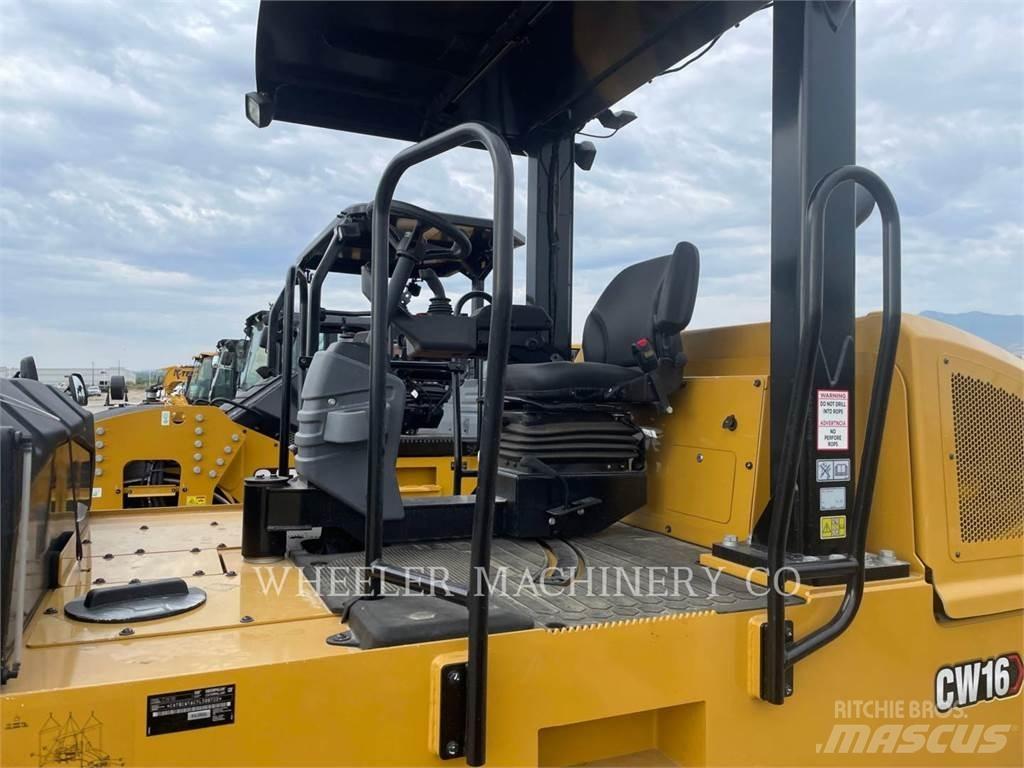 CAT CW16 Pneumatic tired rollers