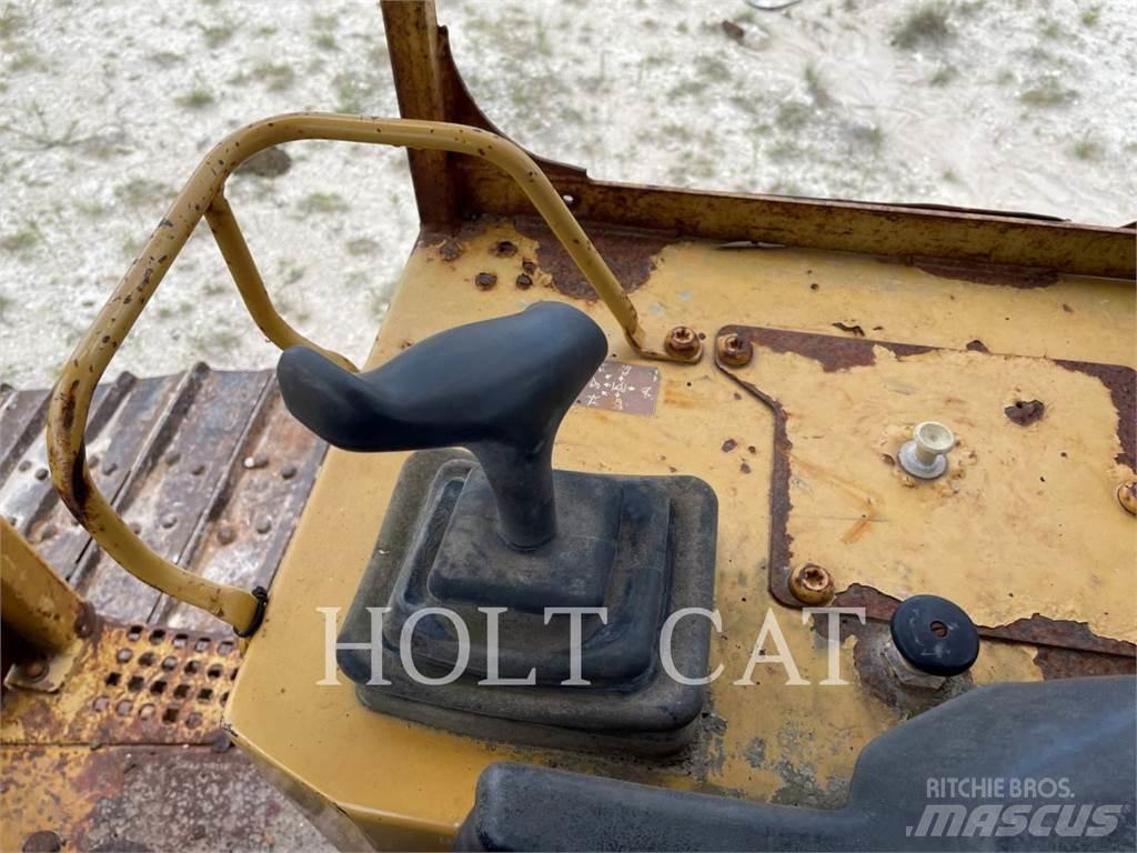 CAT D5M Crawler dozers