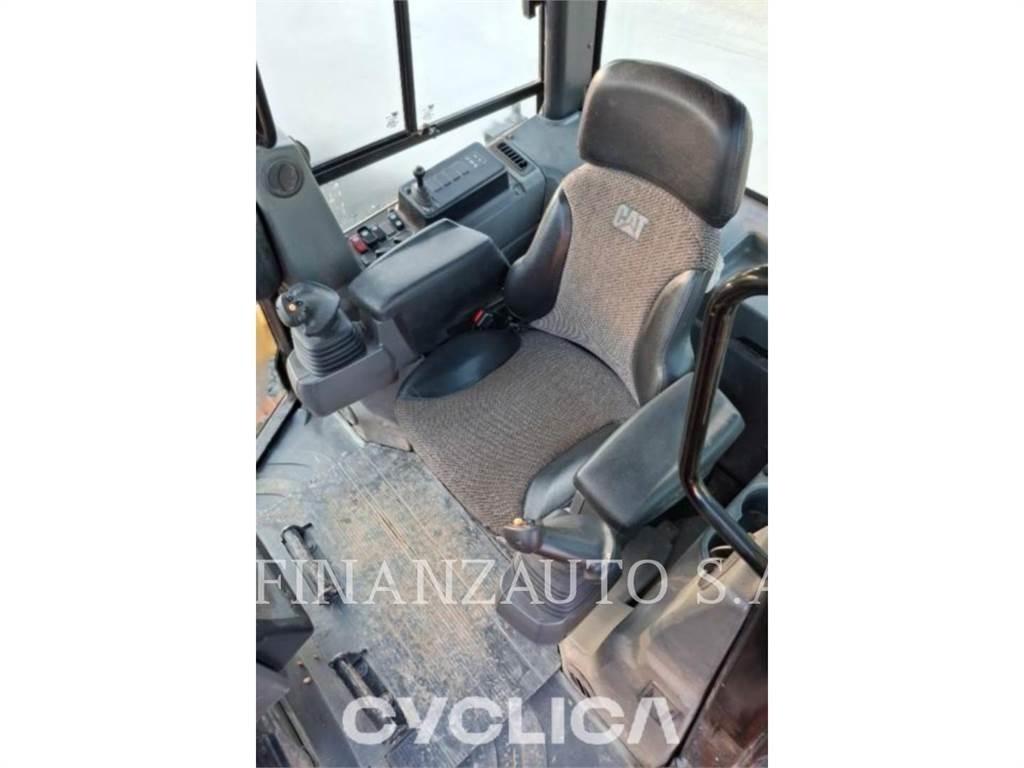 CAT D6K Crawler dozers