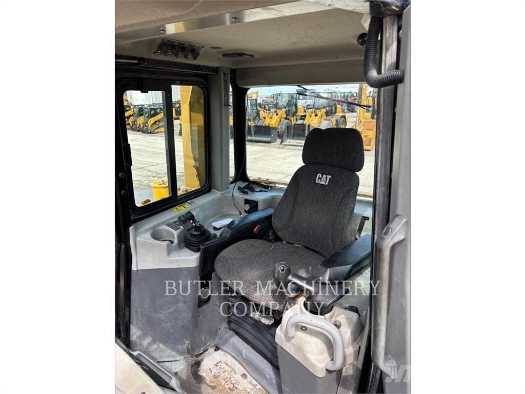 CAT D6T Crawler dozers