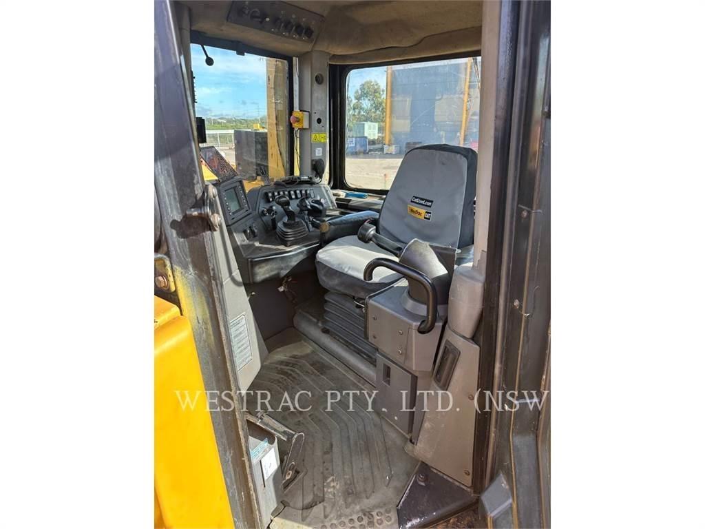 CAT D8T Crawler dozers