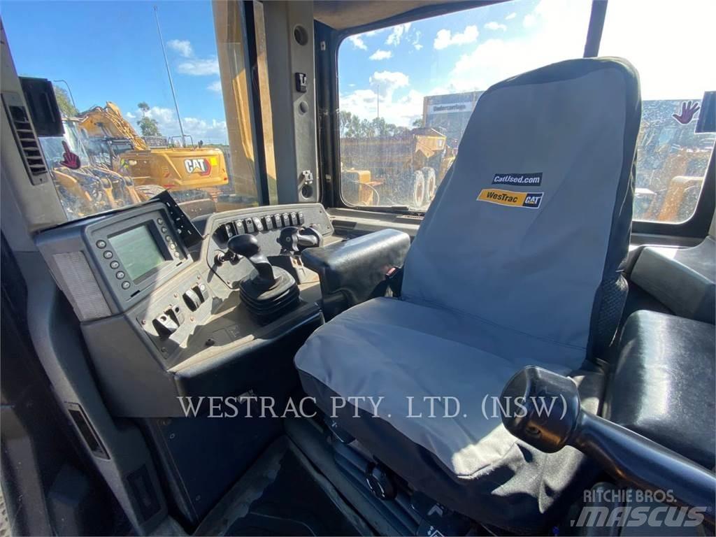 CAT D8T Crawler dozers