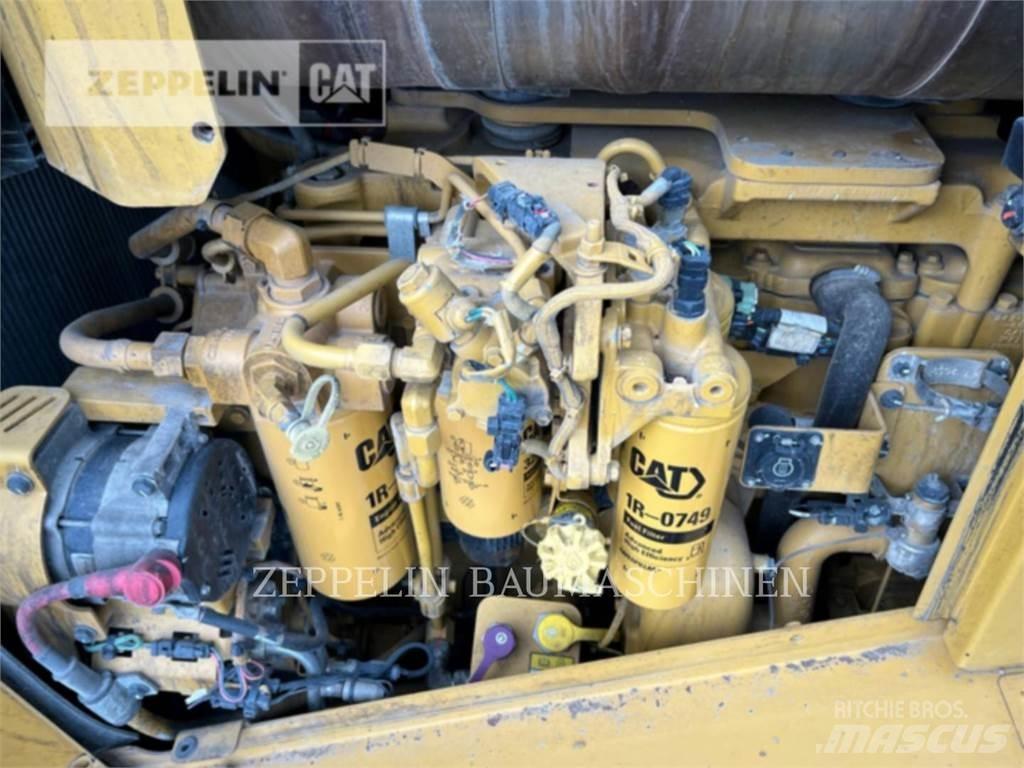 CAT D8T Crawler dozers
