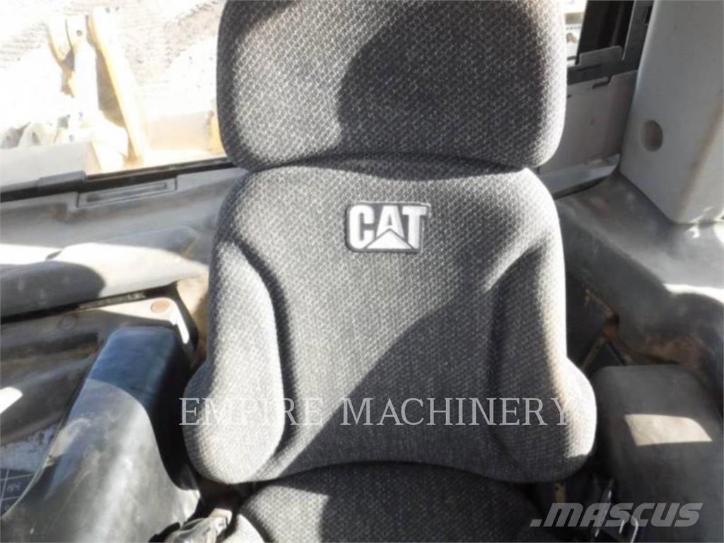 CAT D8T Crawler dozers