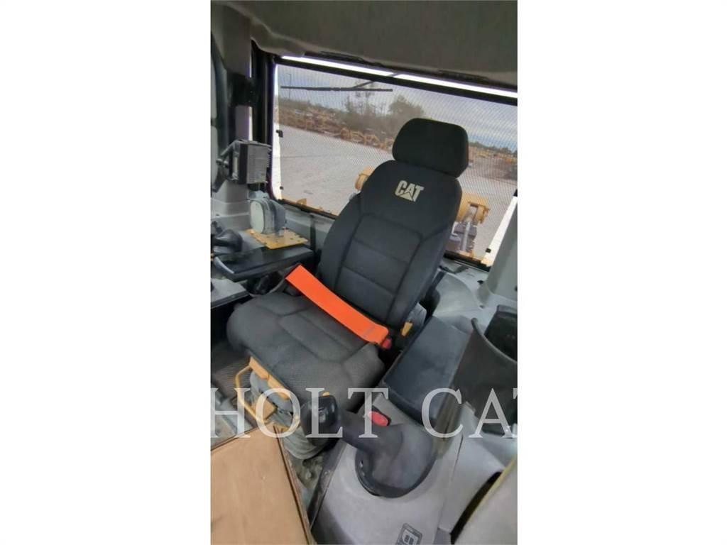 CAT D9 Crawler dozers