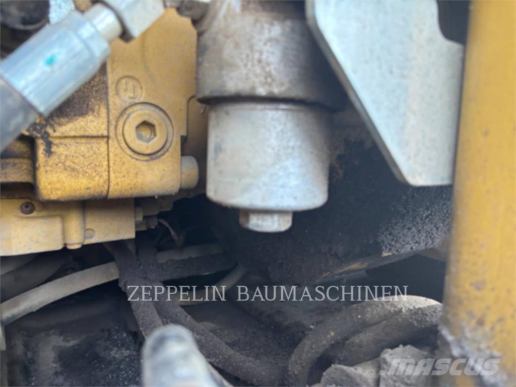 CAT M317F Wheeled excavators