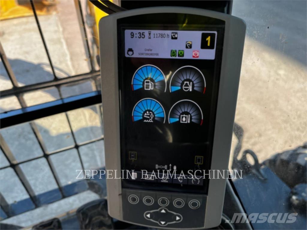 CAT M322F Wheeled excavators