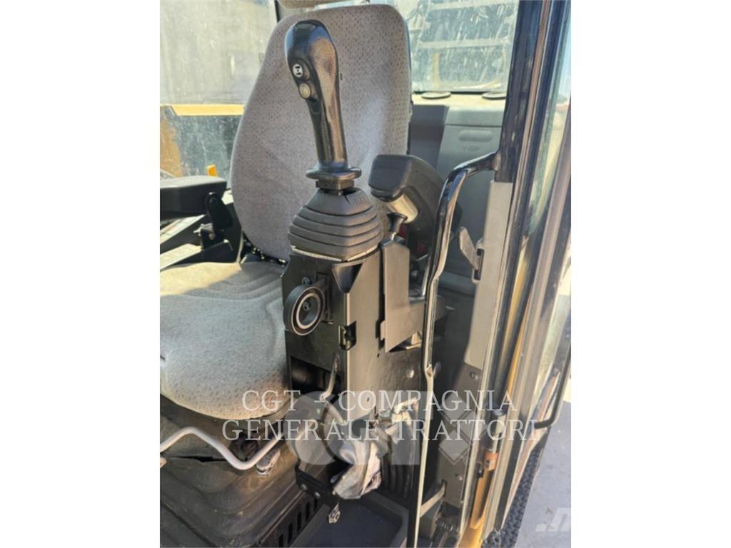 CAT MH3024 Wheeled excavators