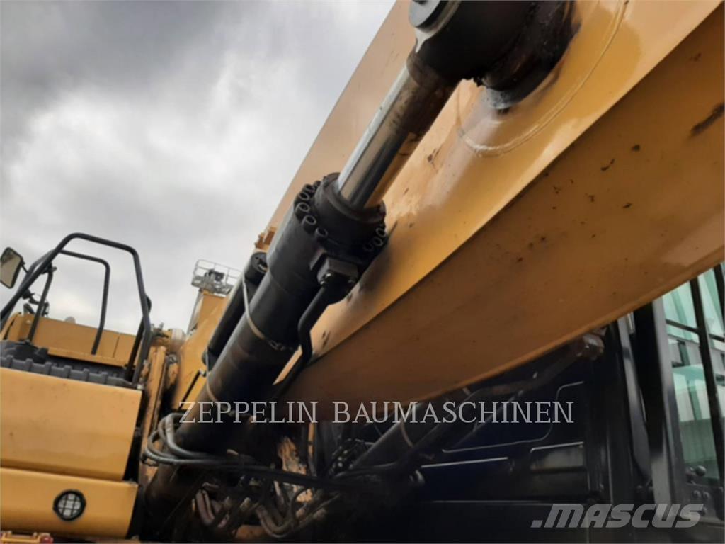 CAT MH3040-07A Demolition excavators