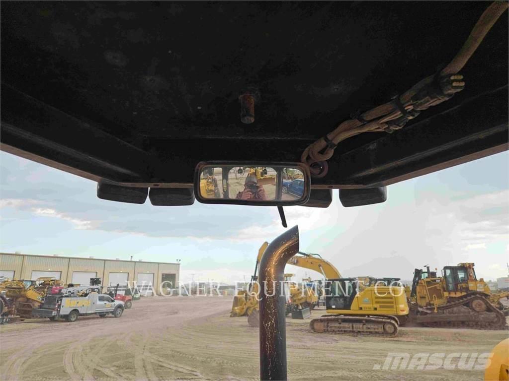 CAT PL61 Pipelayer dozers
