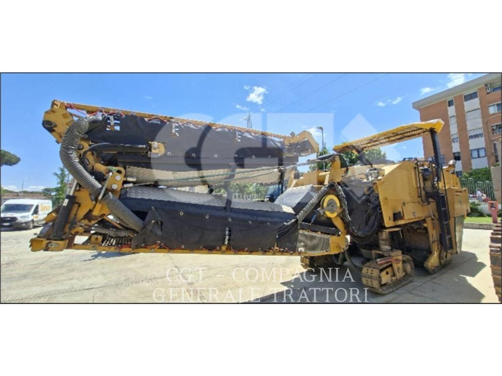 CAT PM200 Asphalt cold milling machines
