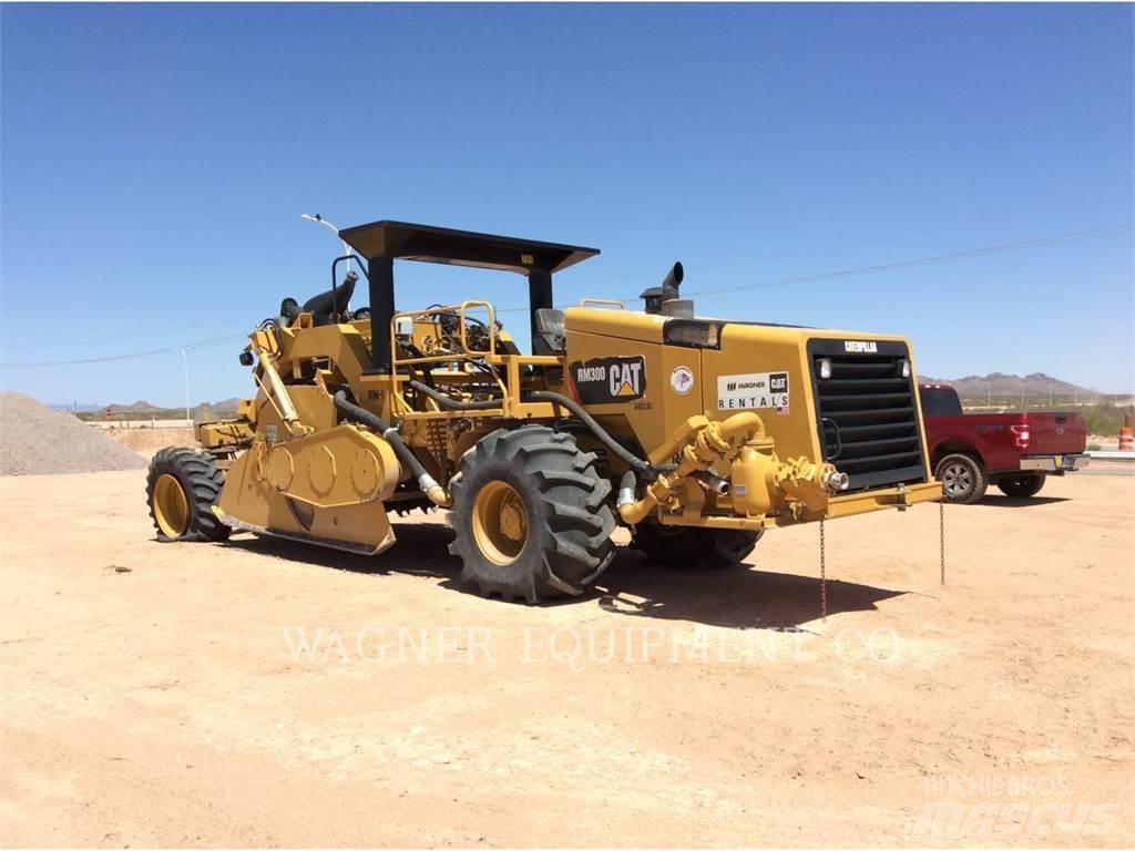 CAT RM-300 Asphalt recyclers