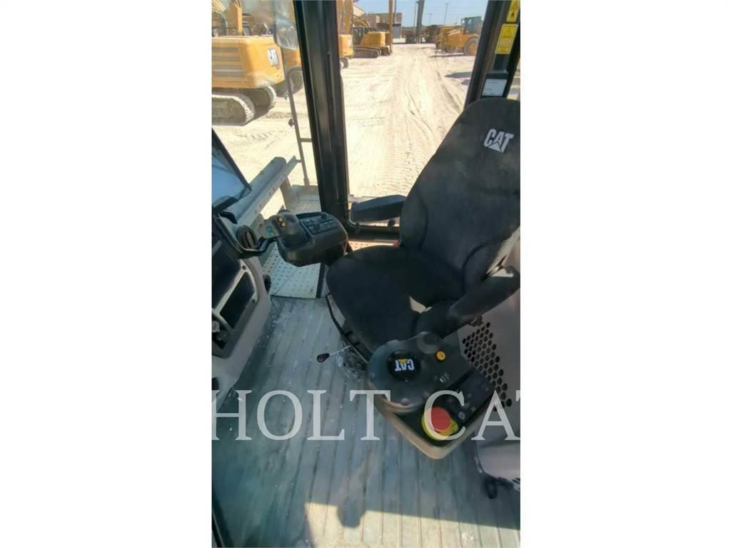 CAT RM400 CAB Asphalt recyclers