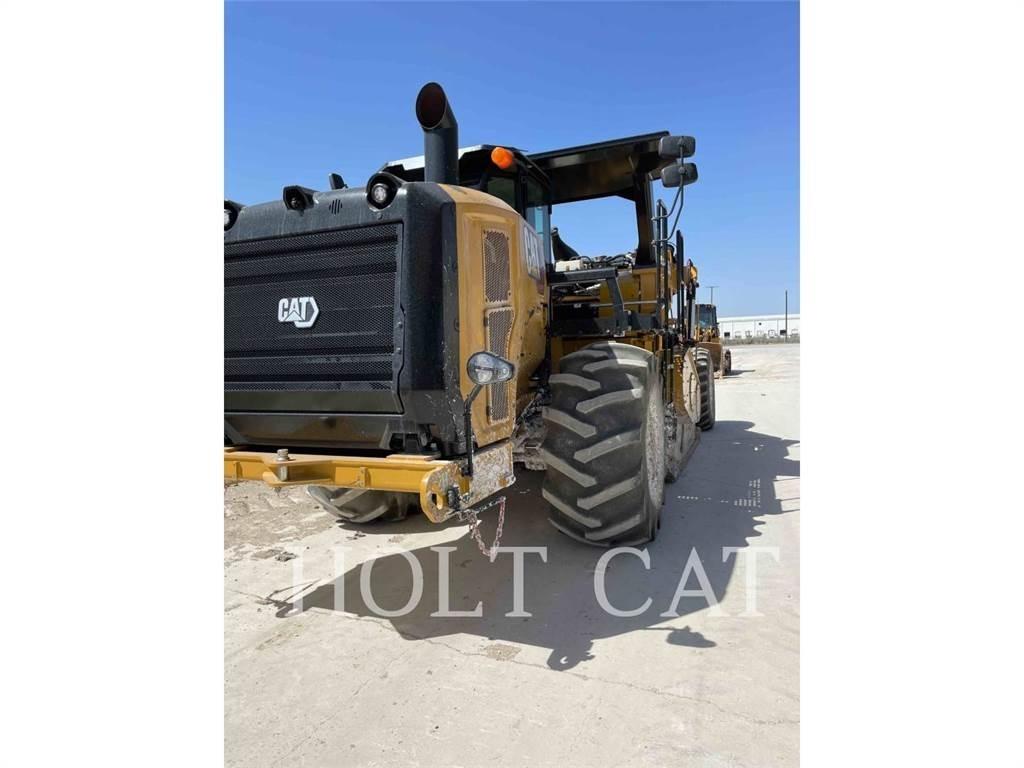 CAT RM400 CAB Asphalt recyclers