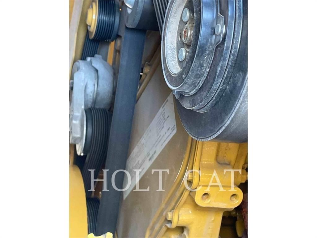 CAT RM400 CAB Asphalt recyclers
