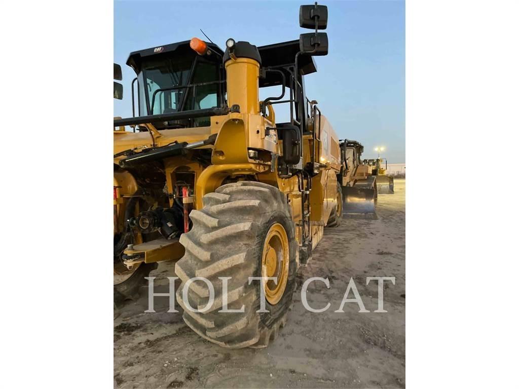 CAT RM800 CAB Asphalt recyclers