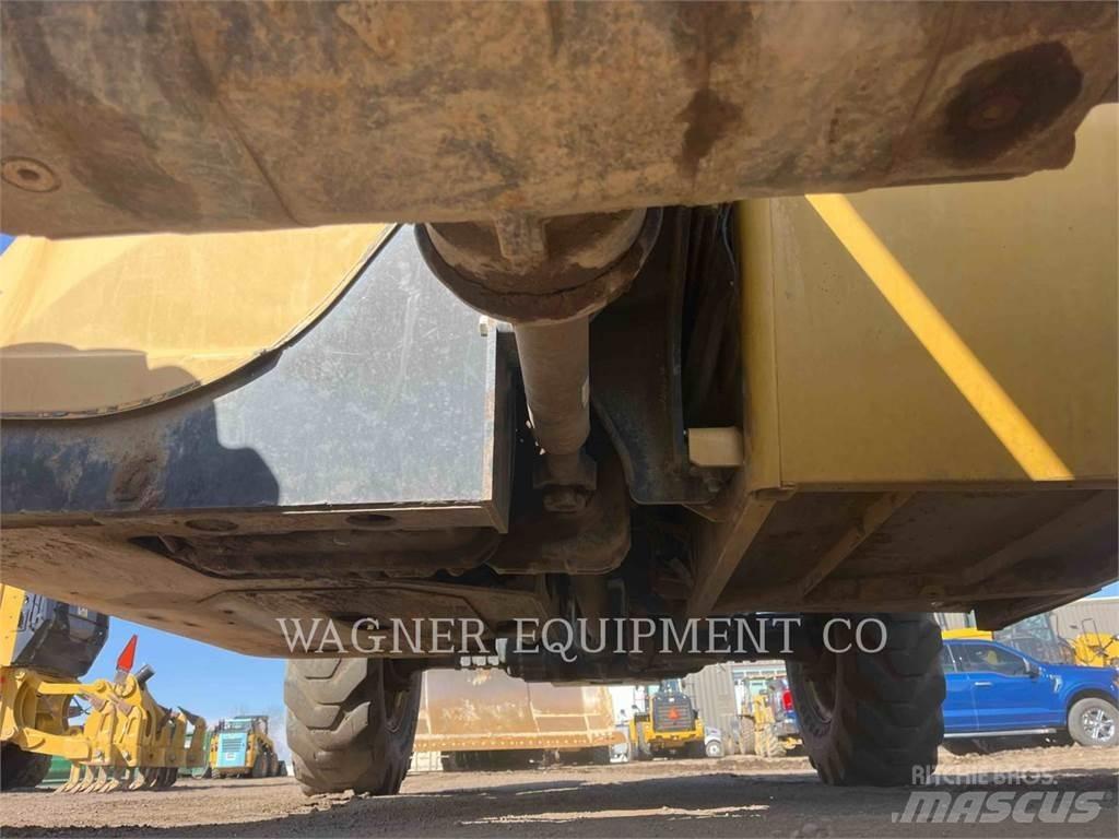 CAT TL943 Telescopic handlers