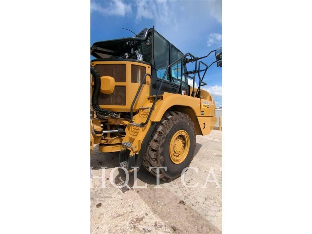 CAT W00 725 Articulated Haulers