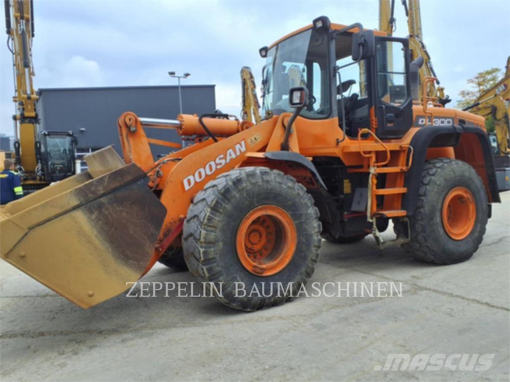 Doosan DL300 Wheel loaders