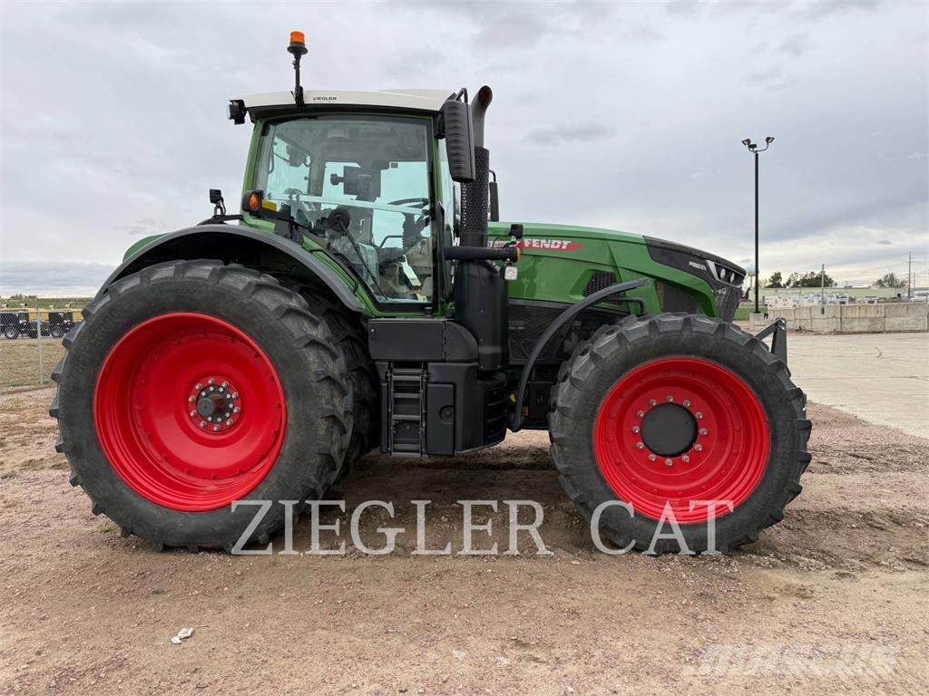 Fendt 933 VARIO Tractors