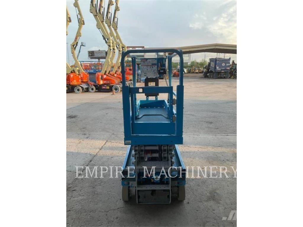 Genie GS1330 Articulated boom lifts