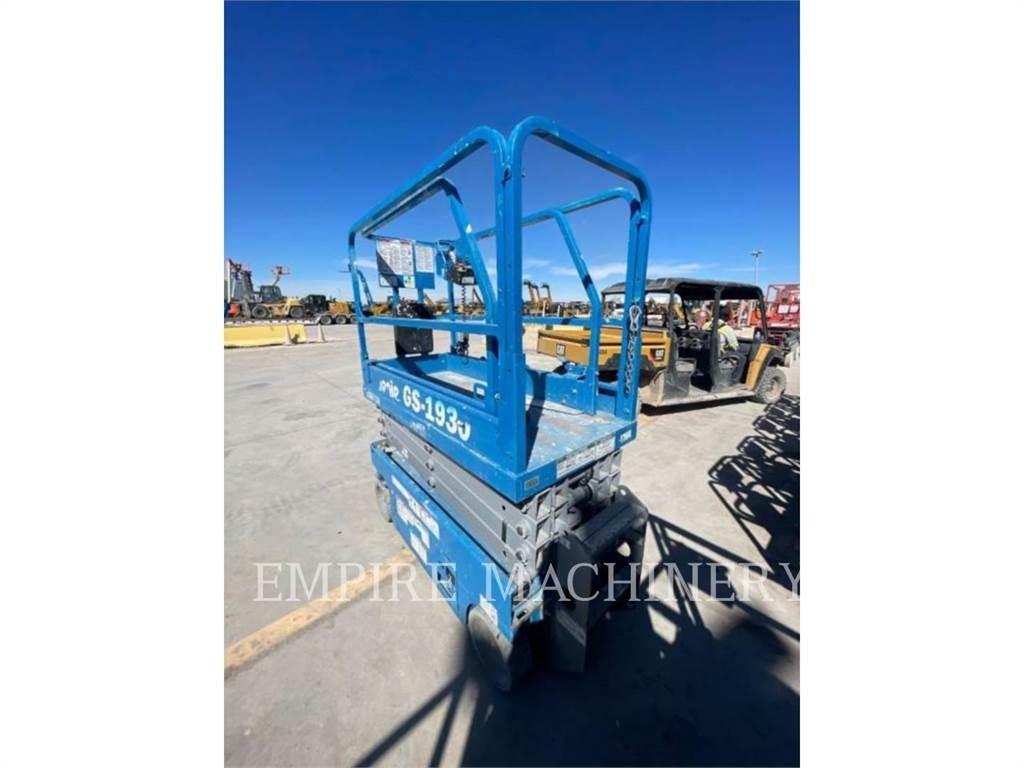 Genie GS1930 Articulated boom lifts