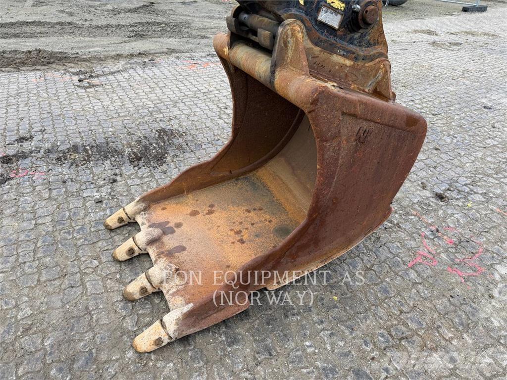 Hitachi ZX210 Crawler excavators