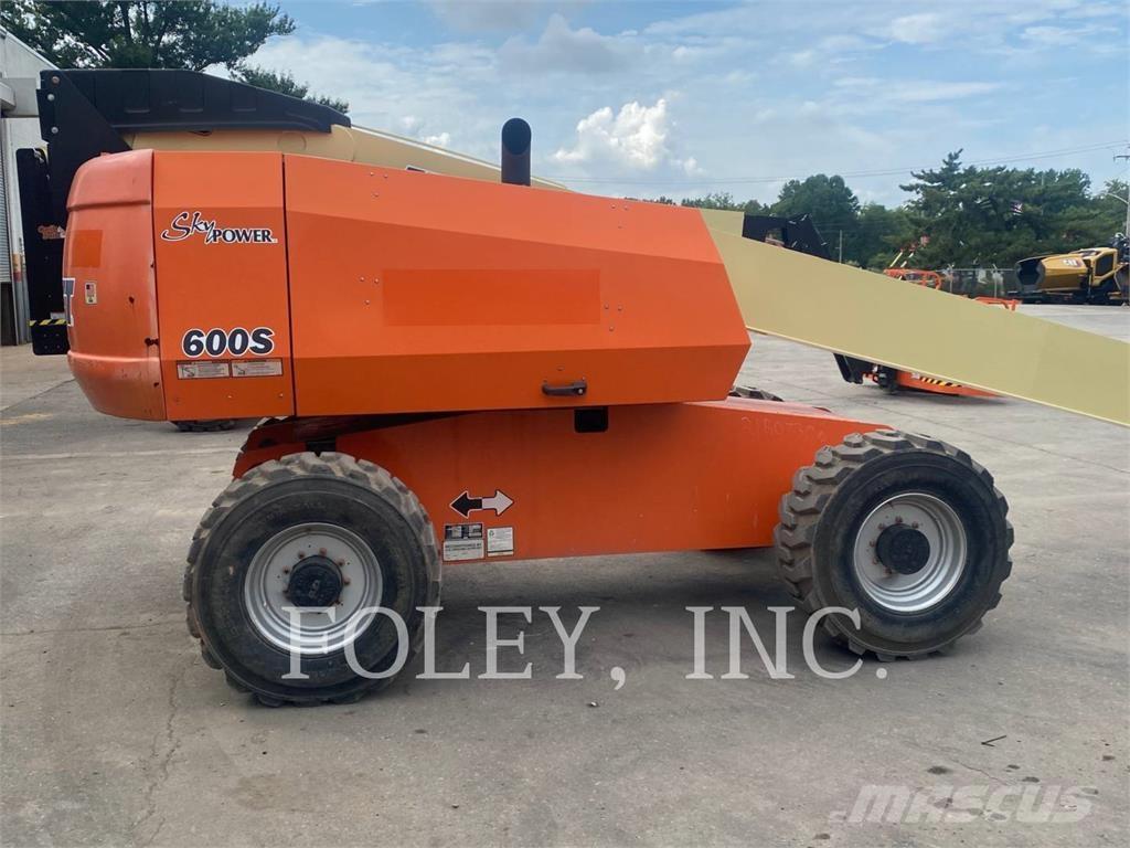 JLG 600S Articulated boom lifts