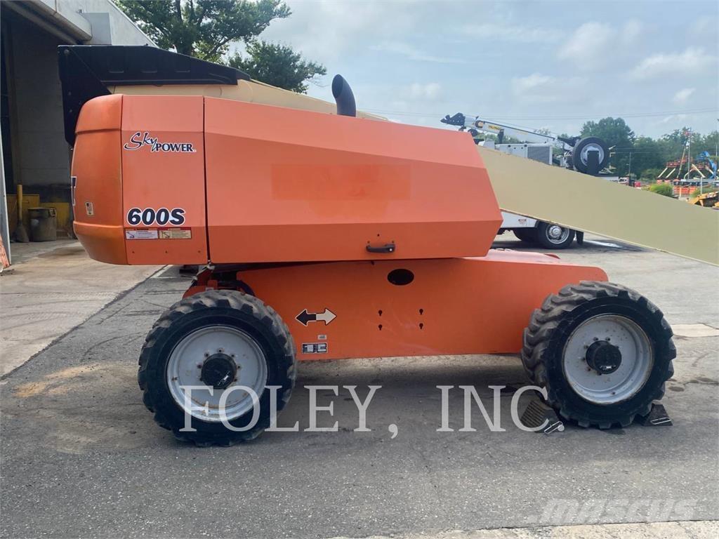 JLG 600S Articulated boom lifts