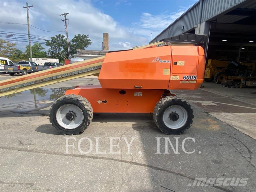 JLG 600S Articulated boom lifts