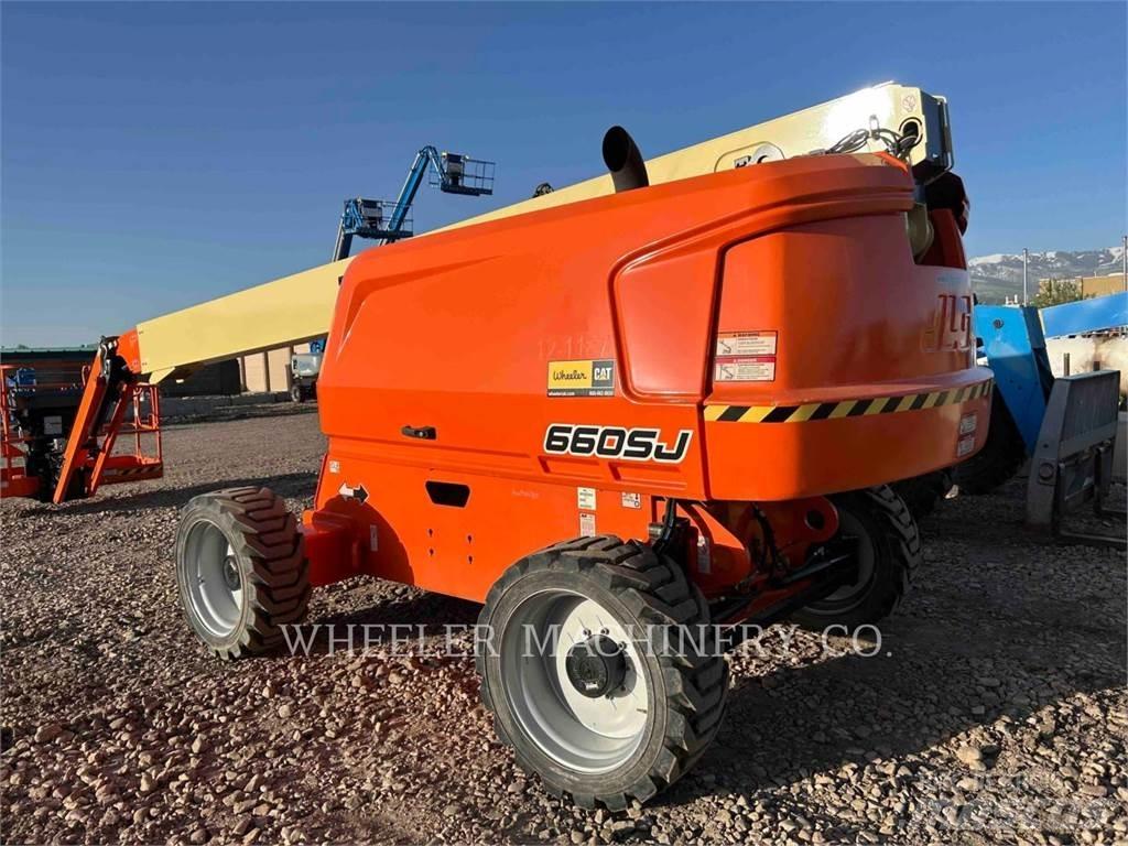 JLG 660SJ Articulated boom lifts