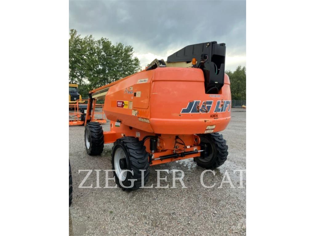 JLG 660SJ Articulated boom lifts