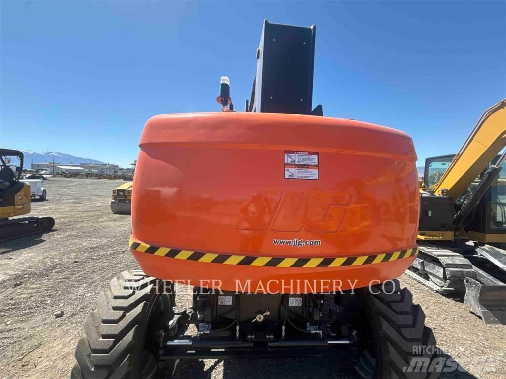 JLG 860SJ SP Articulated boom lifts