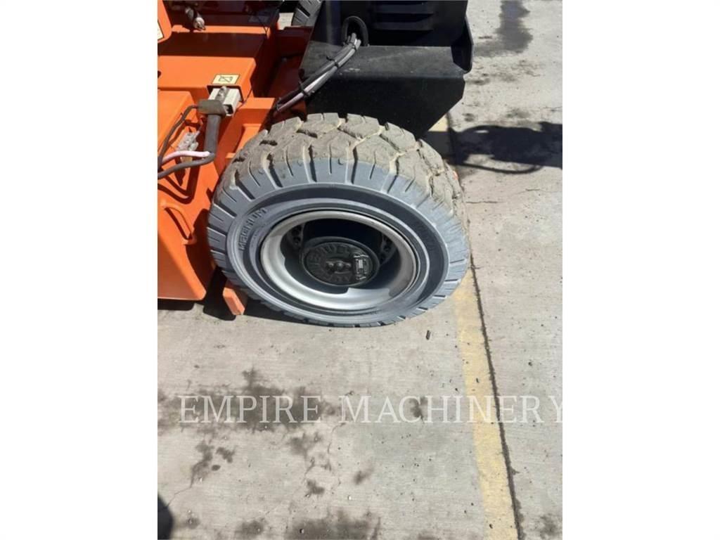 JLG E300AJP Articulated boom lifts