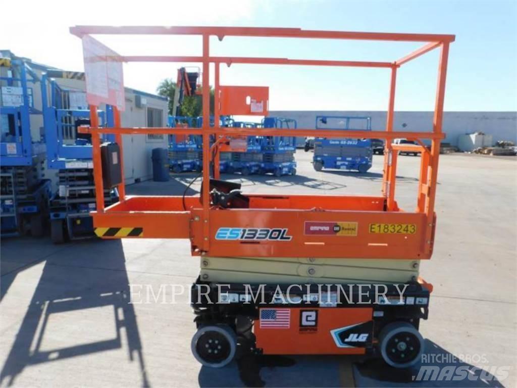 JLG ES1330L Articulated boom lifts