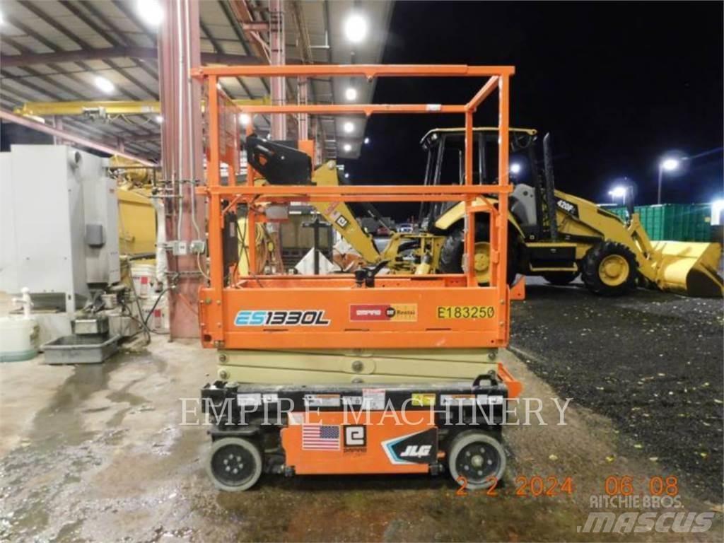 JLG ES1330L Articulated boom lifts